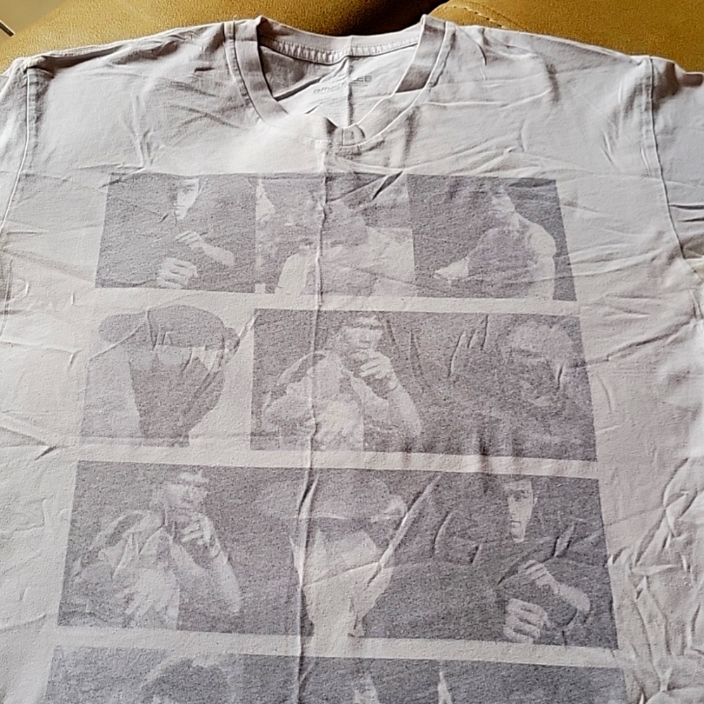 I'm selling my Bruce Lee t shirt.
